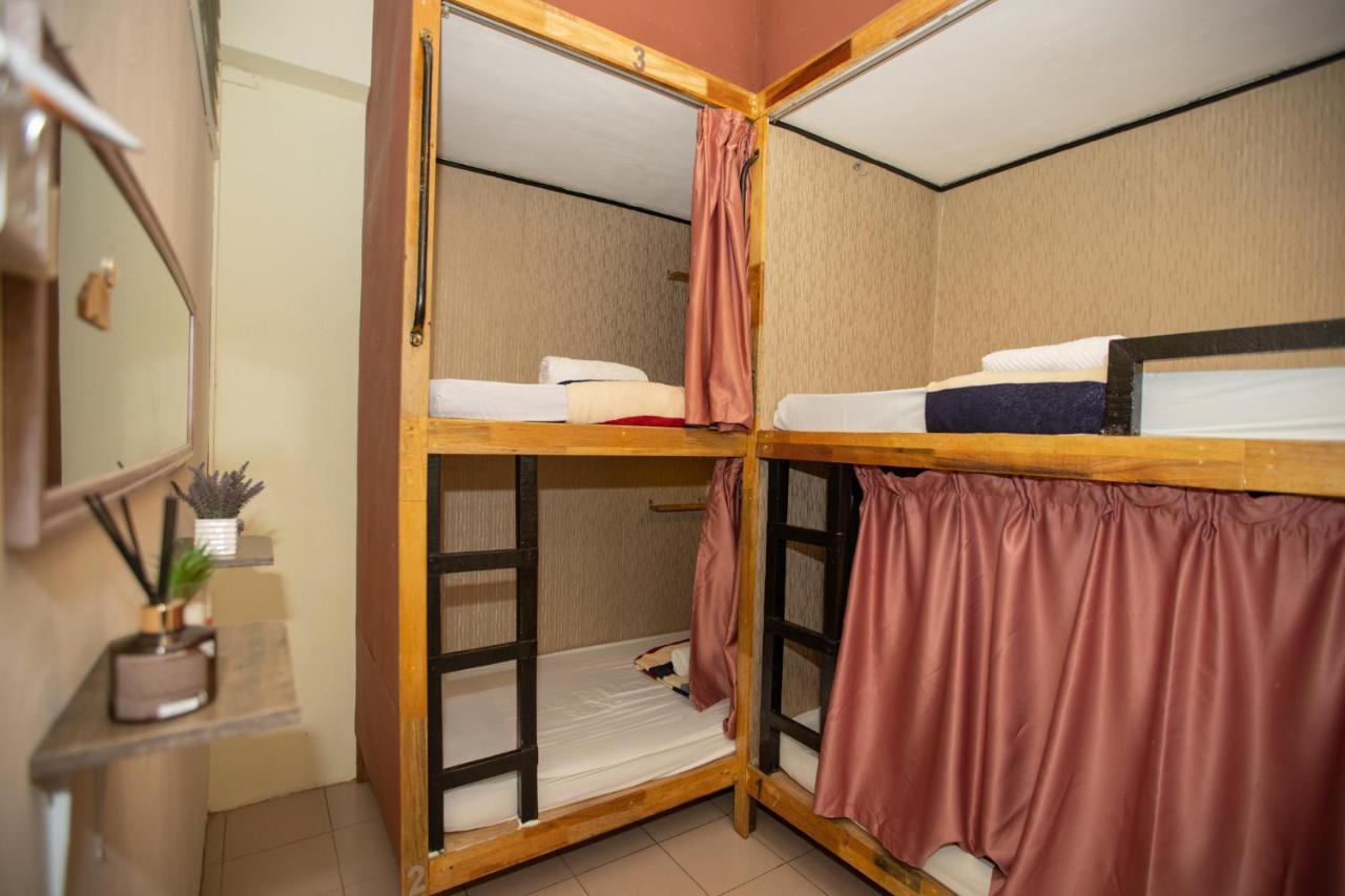 Escape Backpackers Kk Hostel Kota Kinabalu Exterior photo