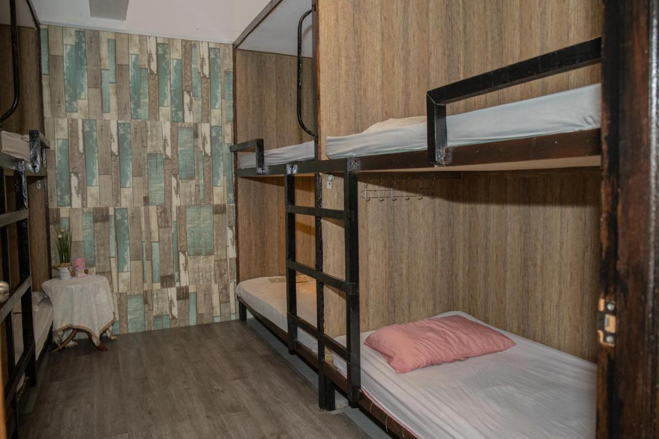 Escape Backpackers Kk Hostel Kota Kinabalu Exterior photo